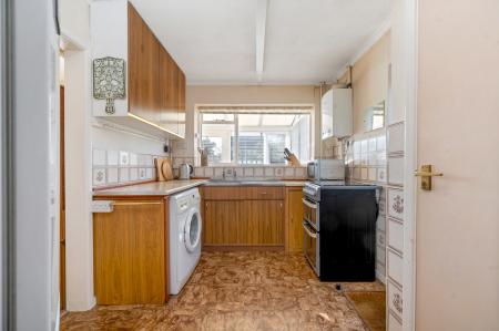 3 bedroom Semi-detached house for sale in Chatsworth Road, Stamford