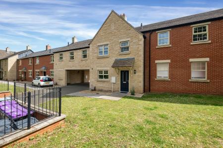 3 bedroom Terraced House for sale in Lock Mews, Stamford