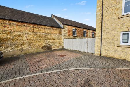 4 bedroom Town house for sale in Woodbridge Mews, Stamford