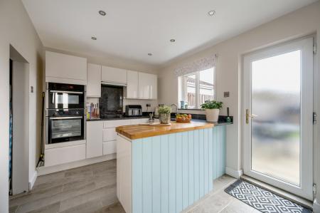 3 bedroom End of terrace house for sale in Worcester Crescent, Stamford