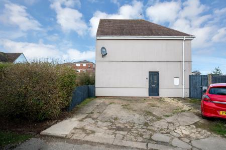 3 bedroom End of terrace house for sale in Worcester Crescent, Stamford