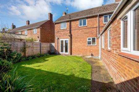 3 bedroom End of terrace house for sale in Newport Way, Ufford