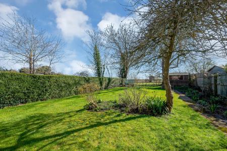 3 bedroom End of terrace house for sale in Newport Way, Ufford