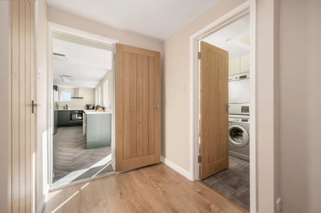 3 bedroom End of terrace house for sale in Newport Way, Ufford