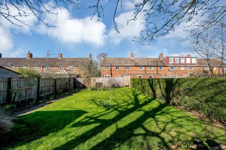 3 bedroom End of terrace house for sale in Newport Way, Ufford