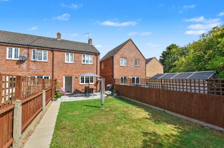 2 bedroom Terraced House for sale in Cheshire Close, Stamford, PE9