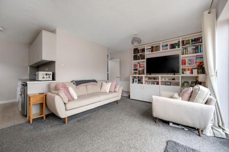 1 bedroom Flat for sale in Churchill Road, Stamford, PE9