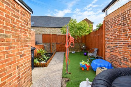 2 bedroom Terraced House for sale in East Street, Stamford, PE9