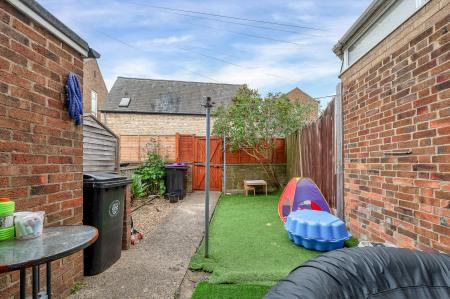 2 bedroom Terraced House for sale in East Street, Stamford, PE9