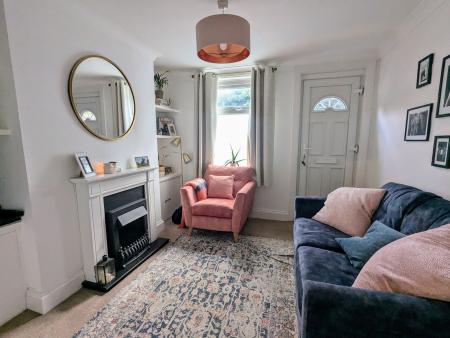 2 bedroom Terraced House for sale in Brazenose Lane, Stamford, PE9