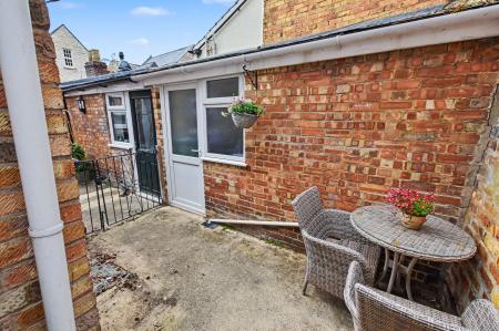 2 bedroom Terraced House for sale in Brazenose Lane, Stamford, PE9