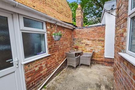 2 bedroom Terraced House for sale in Brazenose Lane, Stamford, PE9