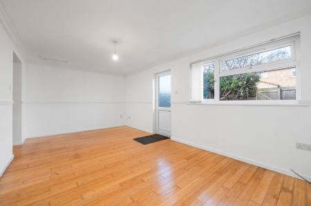 3 bedroom Terraced House for sale in Mountbatten Avenue, Stamford, PE9