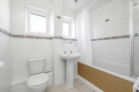 3 bedroom Terraced House for sale in Mountbatten Avenue, Stamford, PE9
