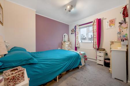 3 bedroom Semi-detached house for sale in Gloucester Road, Stamford, PE9