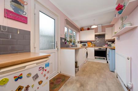 3 bedroom Semi-detached house for sale in Gloucester Road, Stamford, PE9