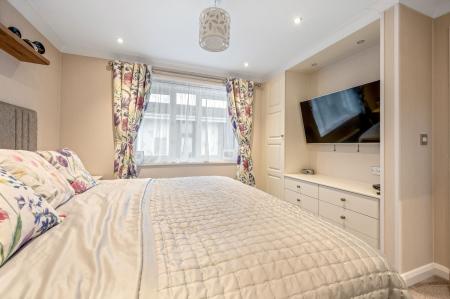 2 bedroom Lodge for sale in Yarwell Mill, Yarwell, PE8