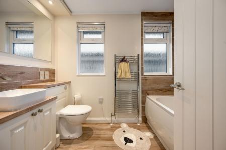 2 bedroom Lodge for sale in Yarwell Mill, Yarwell, PE8