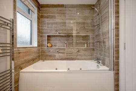 2 bedroom Lodge for sale in Yarwell Mill, Yarwell, PE8