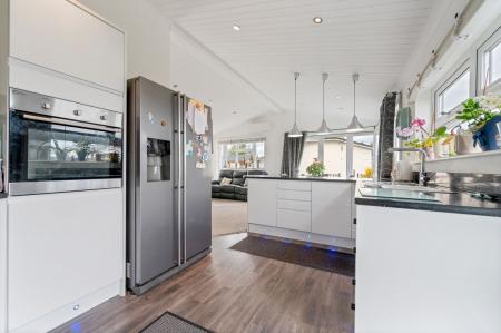 2 bedroom Lodge for sale in Yarwell Mill, Yarwell, PE8