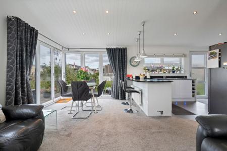 2 bedroom Lodge for sale in Yarwell Mill, Yarwell, PE8