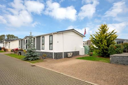 2 bedroom Lodge for sale in Yarwell Mill, Yarwell, PE8