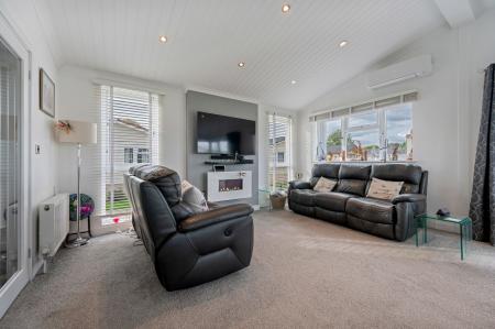 2 bedroom Lodge for sale in Yarwell Mill, Yarwell, PE8