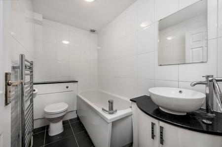 3 bedroom Terraced House for sale in Fitzwilliam Road, Stamford, PE9