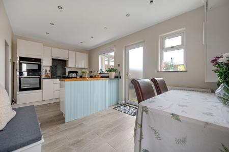 3 bedroom End of terrace house for sale in Worcester Crescent, Stamford, PE9