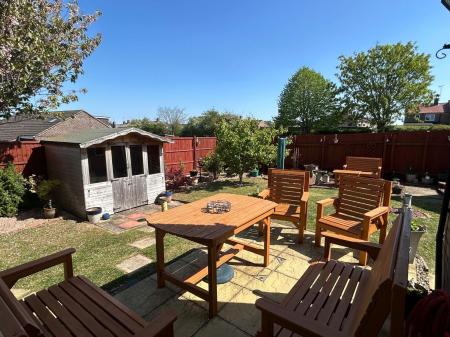 3 bedroom Semi-detached house for sale in Selwyn Road, Stamford, PE9