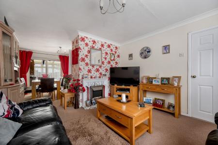 3 bedroom Semi-detached house for sale in Selwyn Road, Stamford, PE9