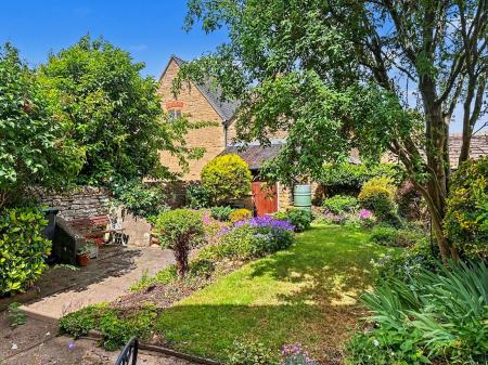 3 bedroom Semi-detached house for sale in Stamford Road, Easton On The Hill, PE9