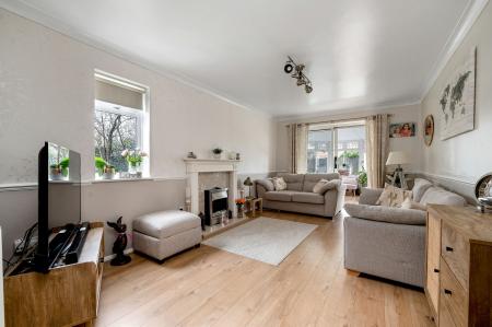 4 bedroom Detached house for sale in Primrose Way, Stamford, PE9