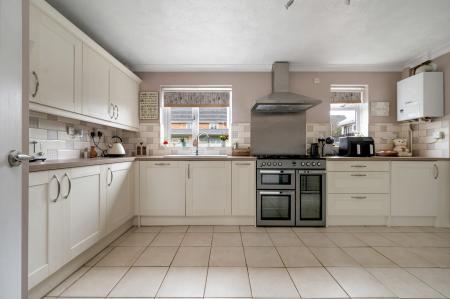 4 bedroom Detached house for sale in Primrose Way, Stamford, PE9