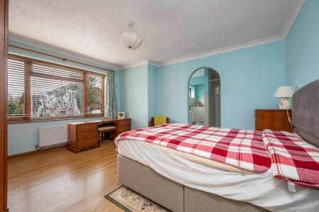 2 bedroom Detached bungalow for sale in Queens Walk, Stamford, PE9