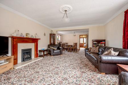 2 bedroom Detached bungalow for sale in Queens Walk, Stamford, PE9