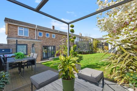 4 bedroom Detached house for sale in Stirling Road, Stamford, PE9
