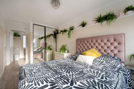 4 bedroom Detached house for sale in Stirling Road, Stamford, PE9