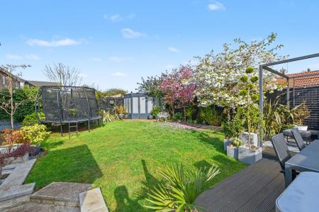 4 bedroom Detached house for sale in Stirling Road, Stamford, PE9