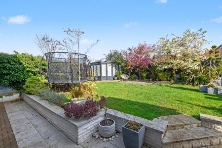 4 bedroom Detached house for sale in Stirling Road, Stamford, PE9