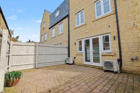 4 bedroom Town house for sale in Woodbridge Mews, Stamford, PE9
