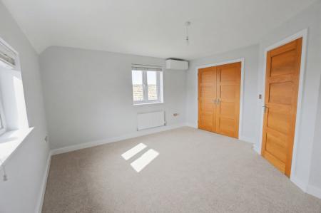 4 bedroom Town house for sale in Woodbridge Mews, Stamford, PE9
