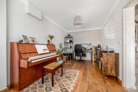 4 bedroom Detached house for sale in Oak Road, Stamford, PE9