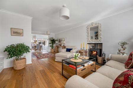 4 bedroom Detached house for sale in Oak Road, Stamford, PE9