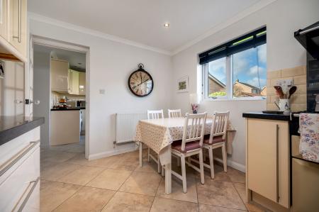 4 bedroom Detached house for sale in Oak Road, Stamford, PE9