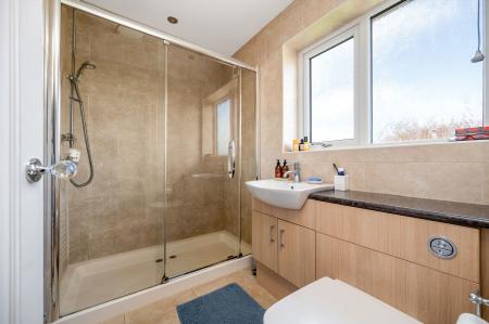 4 bedroom Detached house for sale in Oak Road, Stamford, PE9