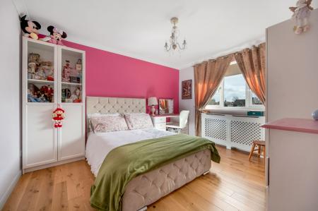 4 bedroom Detached house for sale in Oak Road, Stamford, PE9