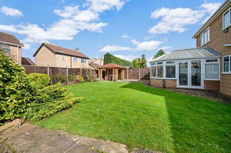 4 bedroom Detached house for sale in Oak Road, Stamford, PE9