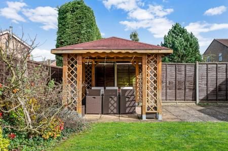 4 bedroom Detached house for sale in Oak Road, Stamford, PE9