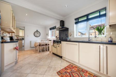 4 bedroom Detached house for sale in Oak Road, Stamford, PE9